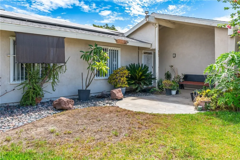 9087 Rosecrest Lane Fontana, CA 92335