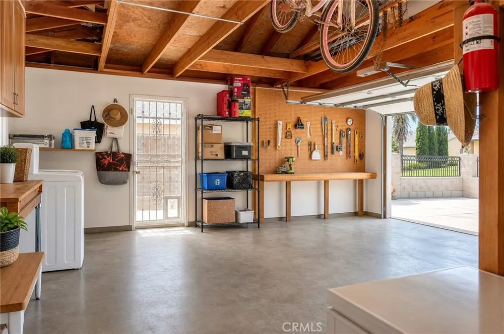 9087 Rosecrest Lane Fontana, CA 92335