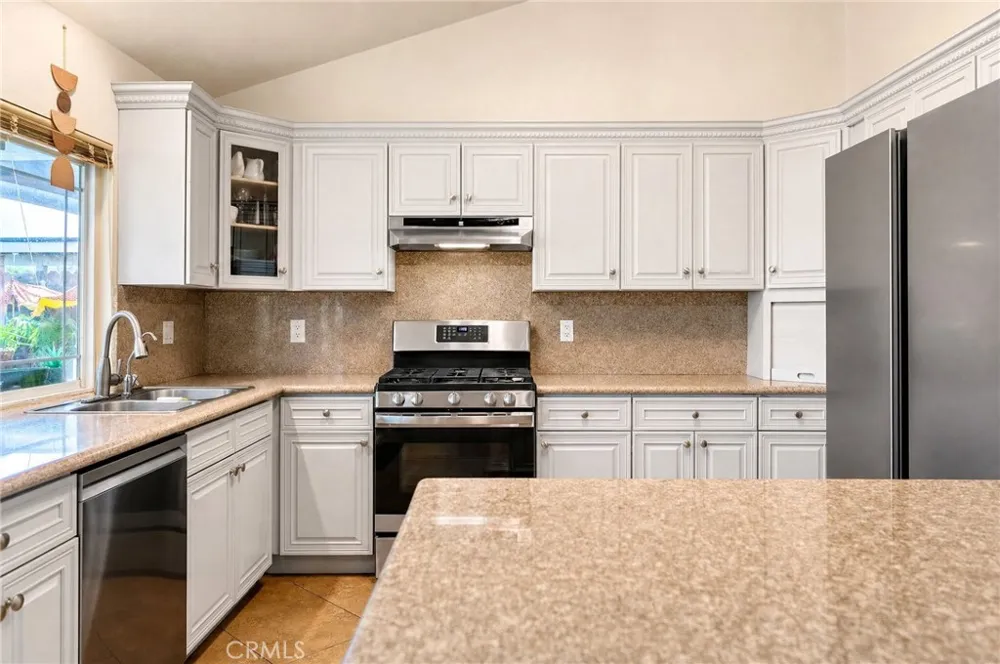 9087 Rosecrest Lane Fontana, CA 92335