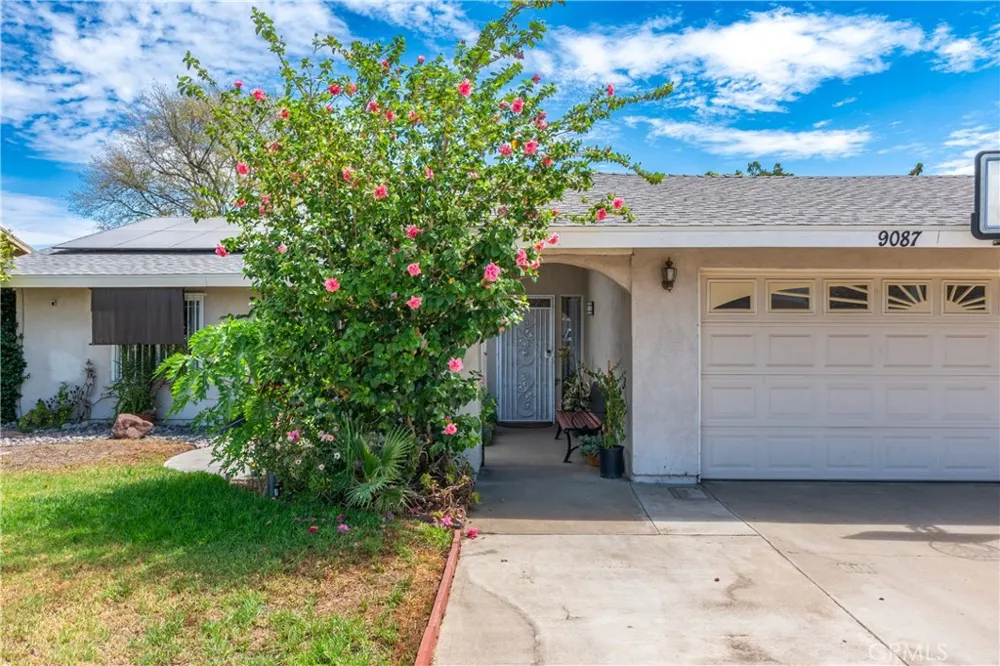 9087 Rosecrest Lane Fontana, CA 92335