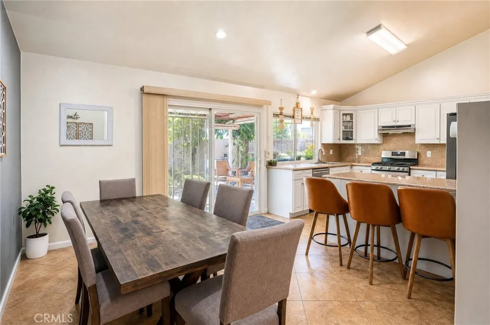 9087 Rosecrest Lane Fontana, CA 92335