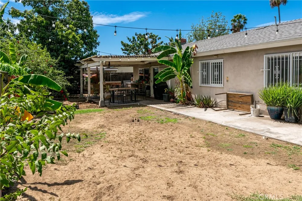 9087 Rosecrest Lane Fontana, CA 92335