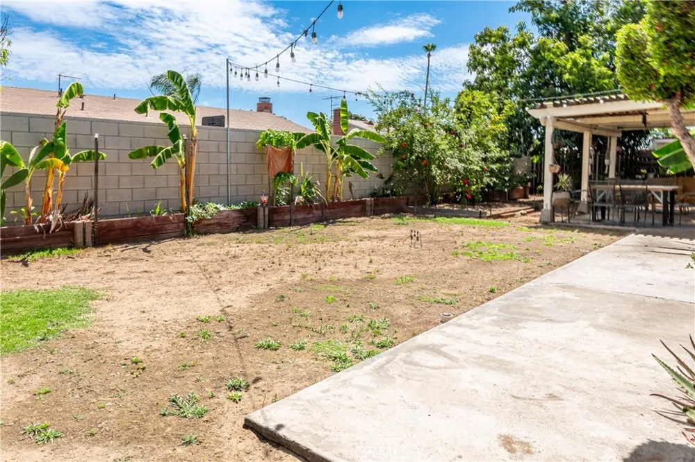 9087 Rosecrest Lane Fontana, CA 92335