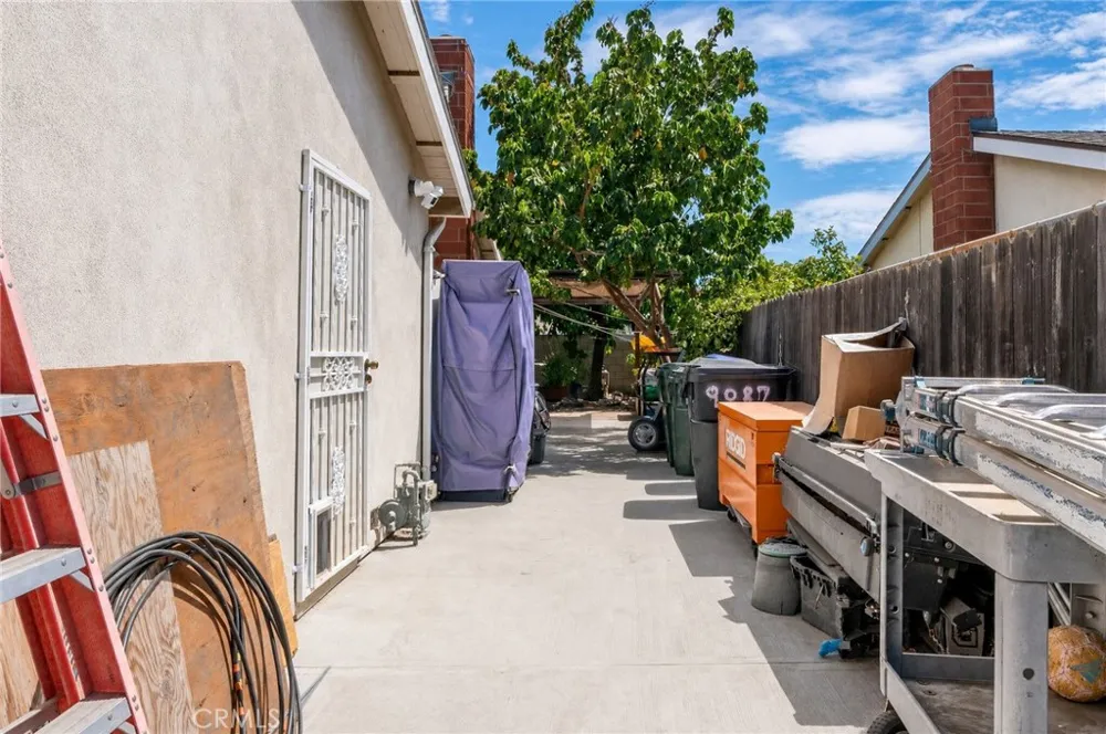 9087 Rosecrest Lane Fontana, CA 92335