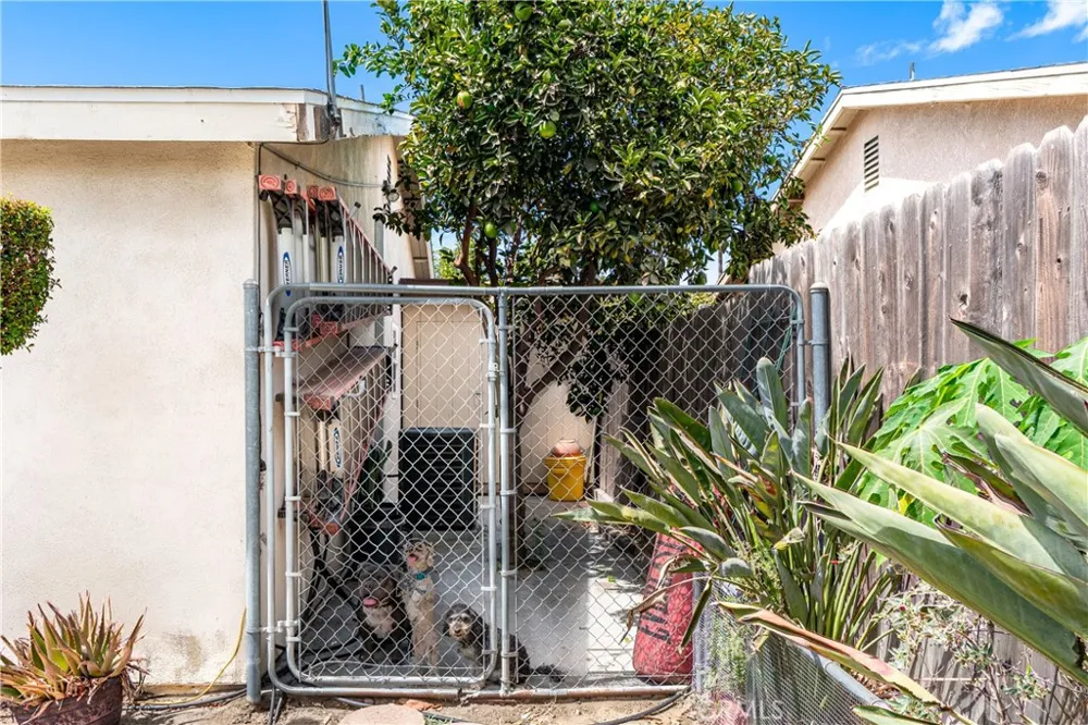 9087 Rosecrest Lane Fontana, CA 92335
