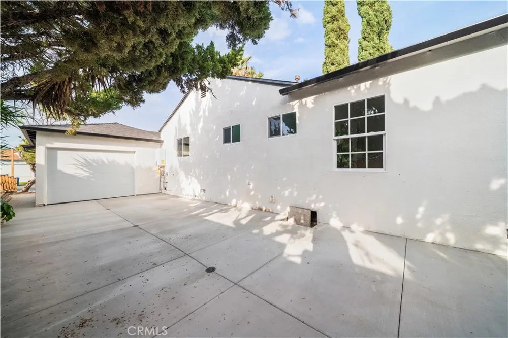 19918 Kittridge Winnetka, CA 91306