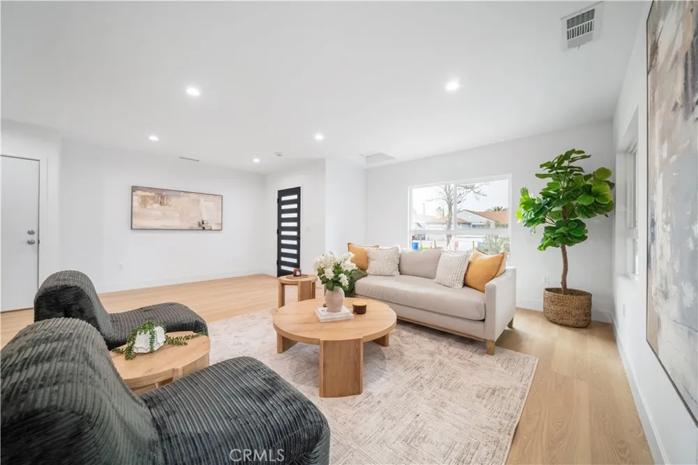 19918 Kittridge Winnetka, CA 91306