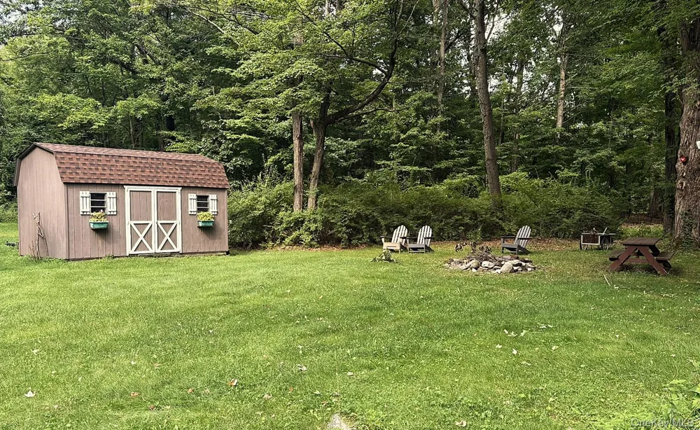 33 Twin Bridges Road Copake, NY 12516
