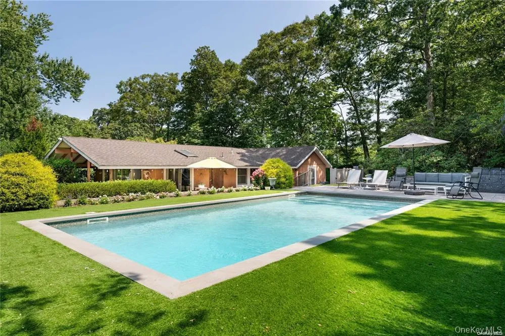 102 Fanning Avenue Hampton Bays, NY 11946