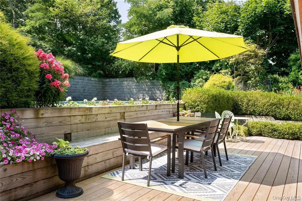 102 Fanning Avenue Hampton Bays, NY 11946