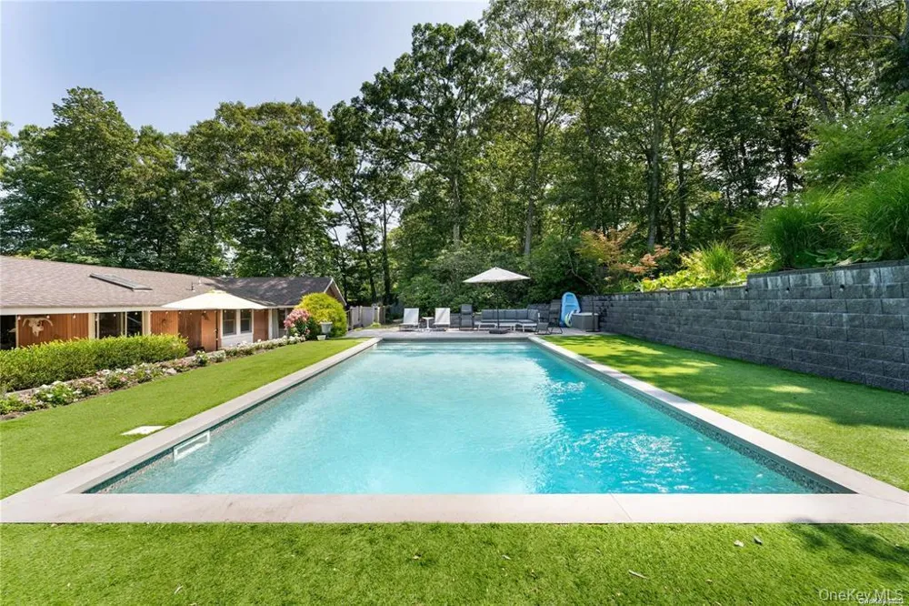 102 Fanning Avenue Hampton Bays, NY 11946