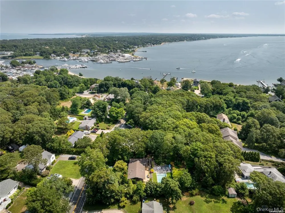 102 Fanning Avenue Hampton Bays, NY 11946