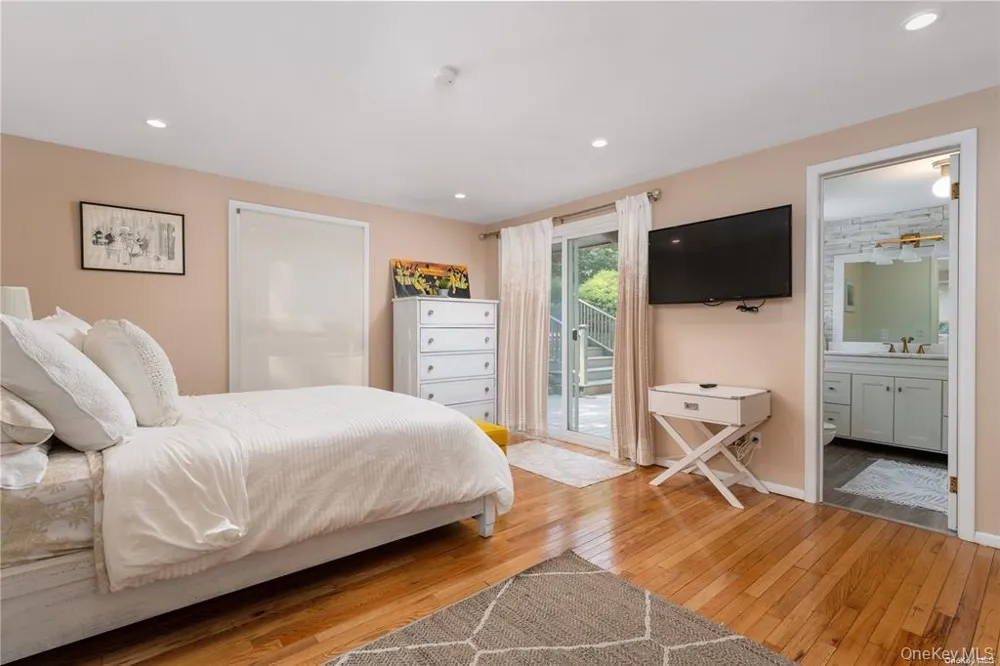 102 Fanning Avenue Hampton Bays, NY 11946