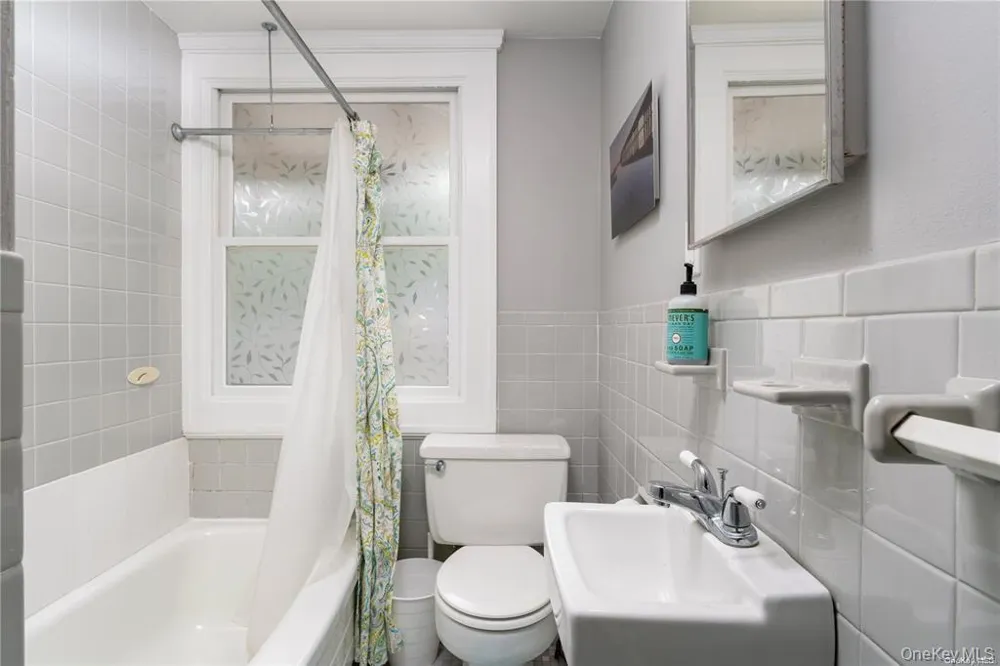 102 Fanning Avenue Hampton Bays, NY 11946