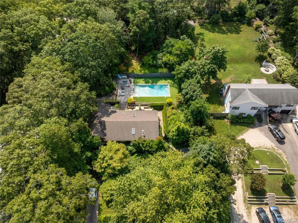 102 Fanning Avenue Hampton Bays, NY 11946