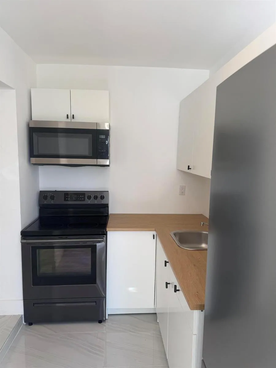 8211 BISCAYNE BOULEVARD #3 Miami, FL 33138