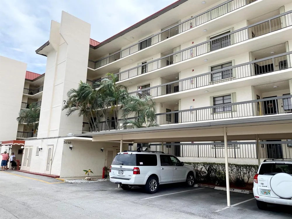 7030 Half Moon Circle #216 Hypoluxo, FL 33462