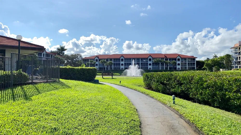 7030 Half Moon Circle #216 Hypoluxo, FL 33462