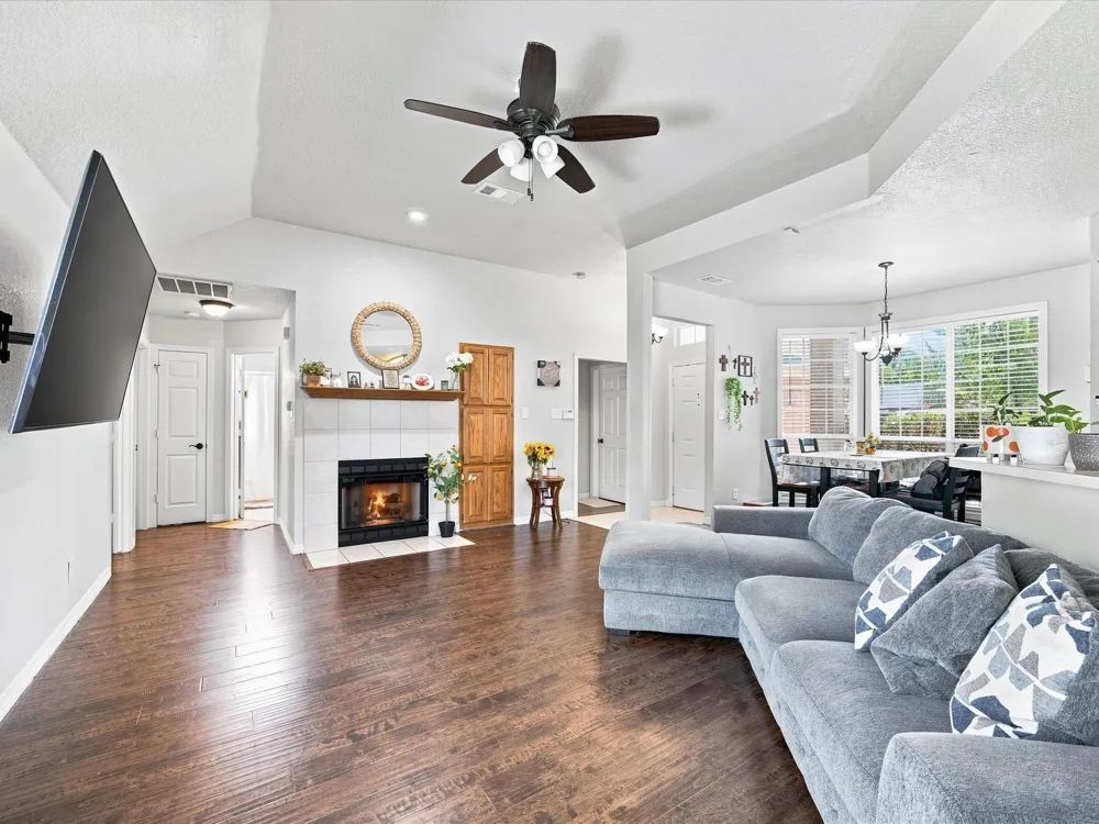 2532 John Drive Denton, TX 76207