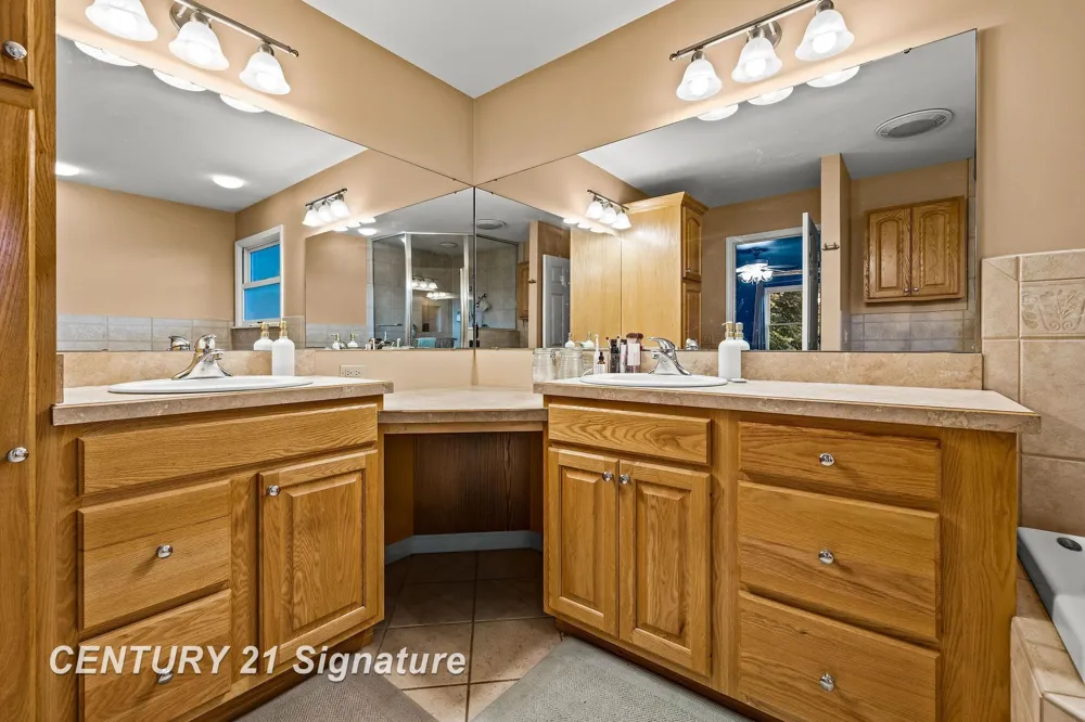 2870 E Nottingham Drive Saginaw Charter Township, MI 48603