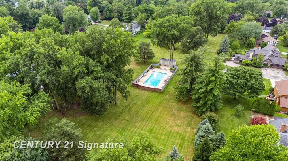 2870 E Nottingham Drive Saginaw Charter Township, MI 48603