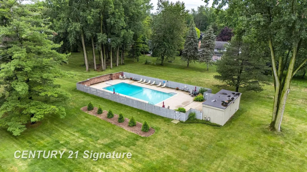 2870 E Nottingham Drive Saginaw Charter Township, MI 48603