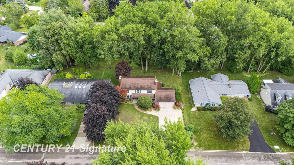 2870 E Nottingham Drive Saginaw Charter Township, MI 48603