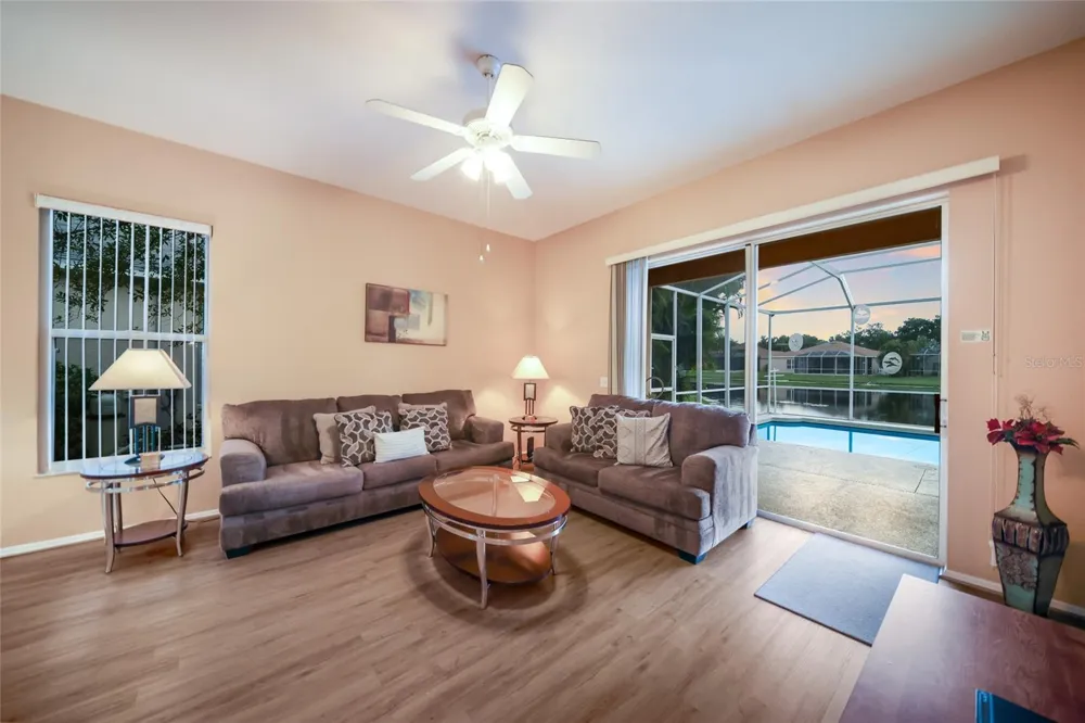 230 41ST STREET NE Bradenton, FL 34208