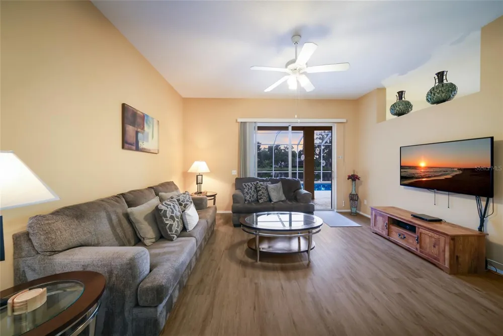 230 41ST STREET NE Bradenton, FL 34208