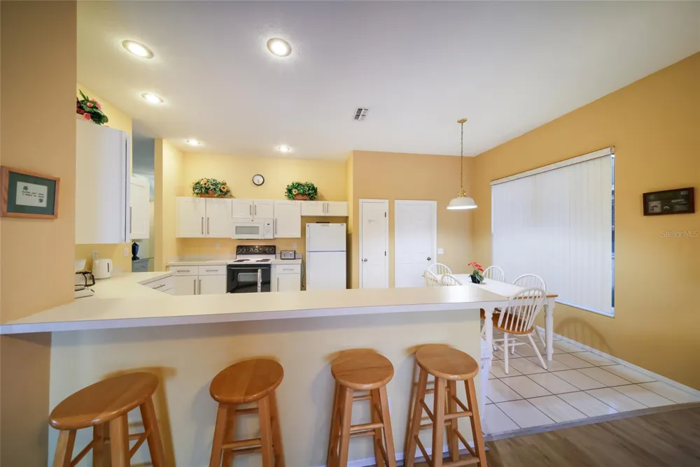 230 41ST STREET NE Bradenton, FL 34208