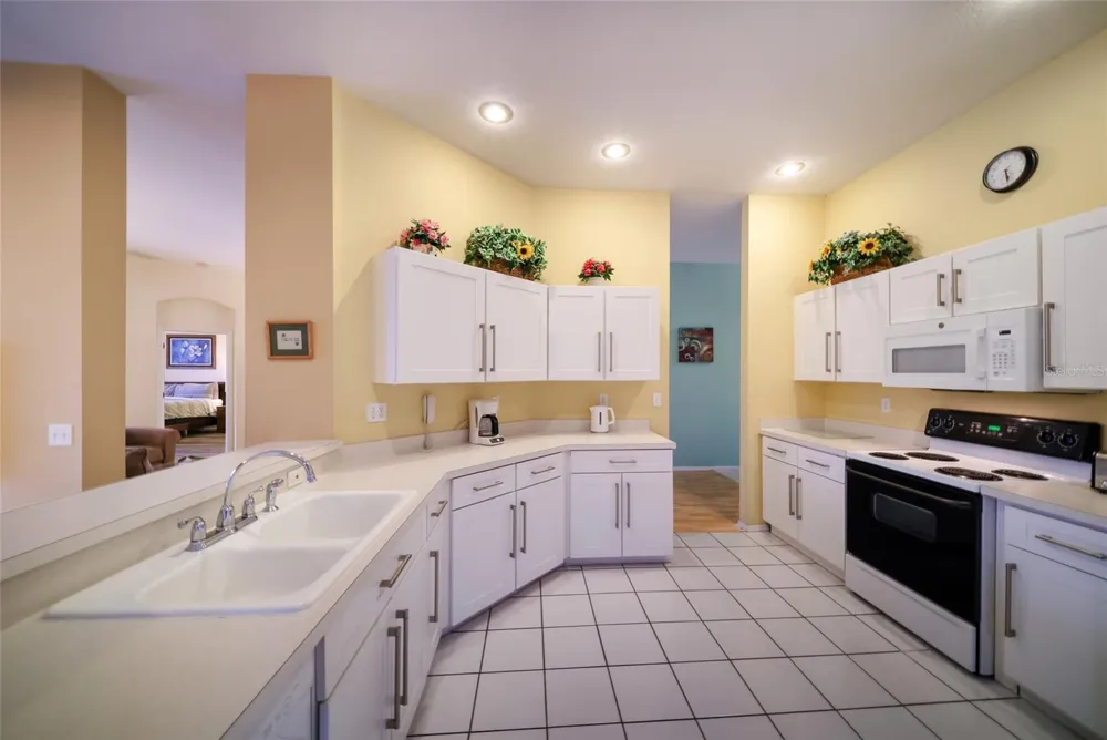 230 41ST STREET NE Bradenton, FL 34208