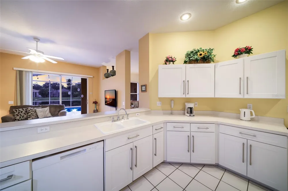 230 41ST STREET NE Bradenton, FL 34208