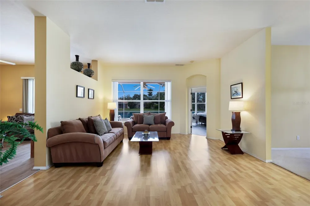 230 41ST STREET NE Bradenton, FL 34208