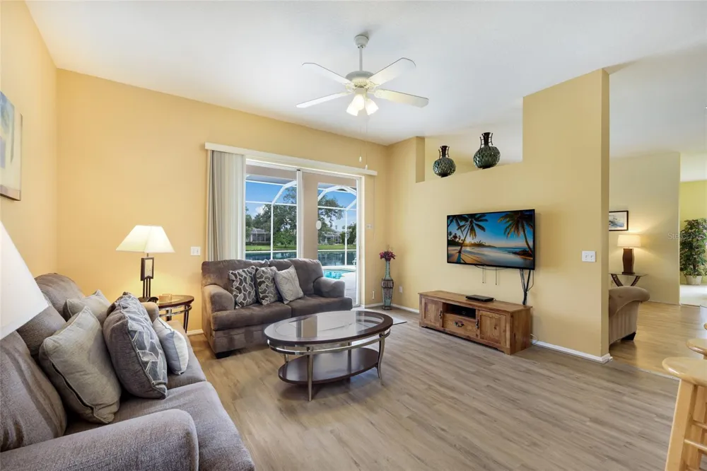 230 41ST STREET NE Bradenton, FL 34208
