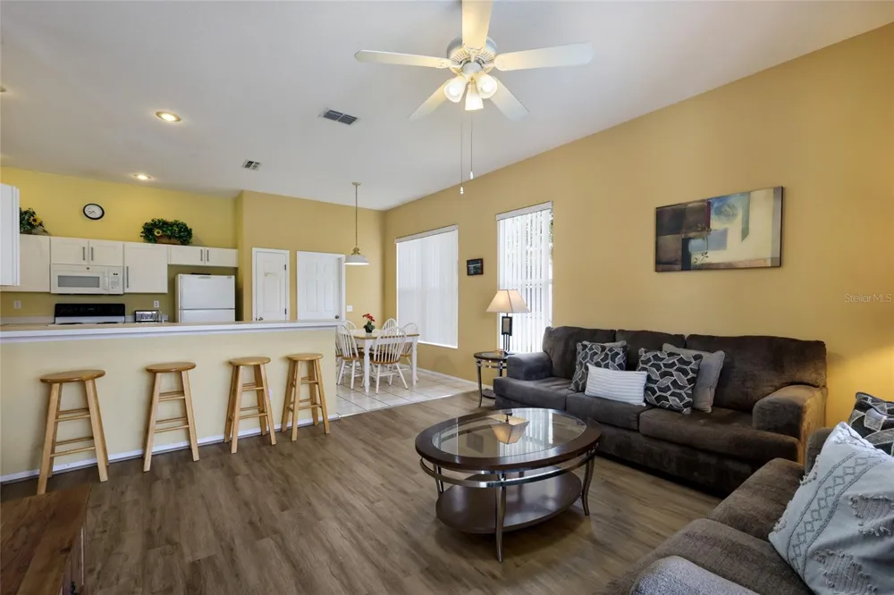 230 41ST STREET NE Bradenton, FL 34208