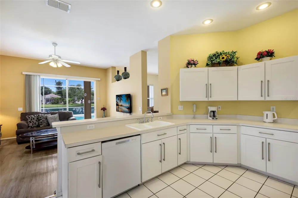 230 41ST STREET NE Bradenton, FL 34208