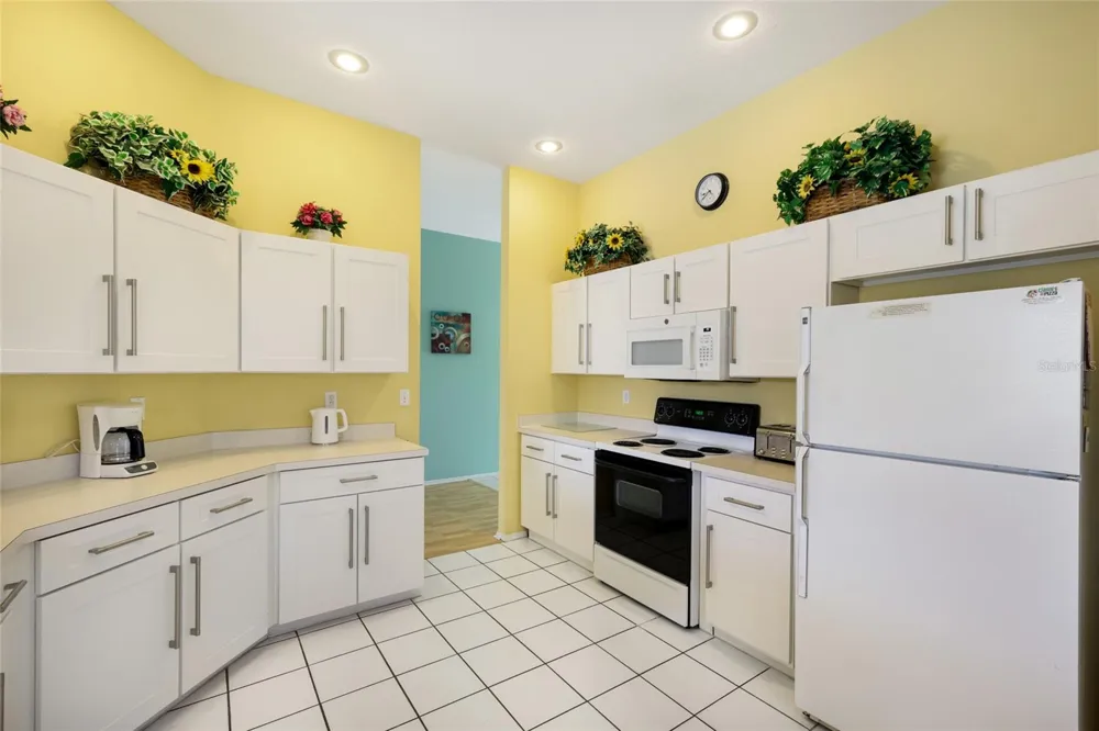 230 41ST STREET NE Bradenton, FL 34208