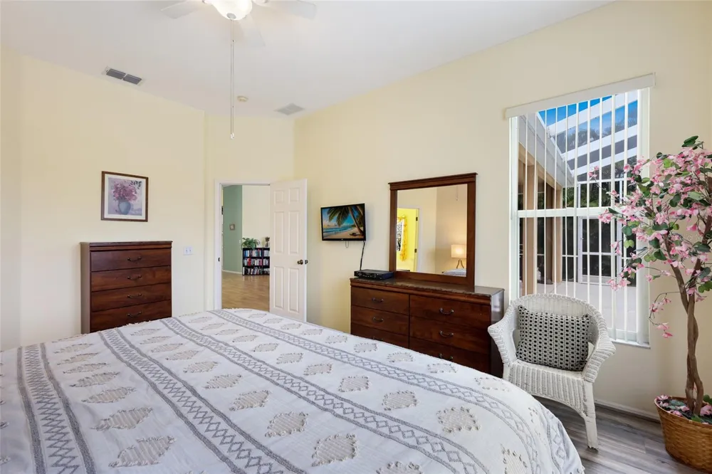 230 41ST STREET NE Bradenton, FL 34208
