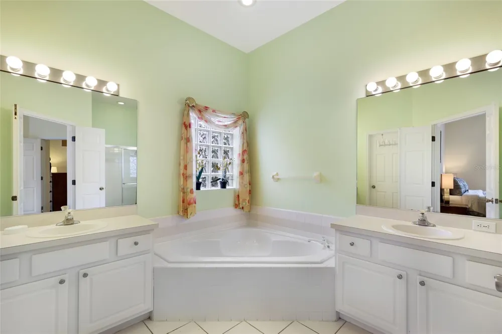 230 41ST STREET NE Bradenton, FL 34208