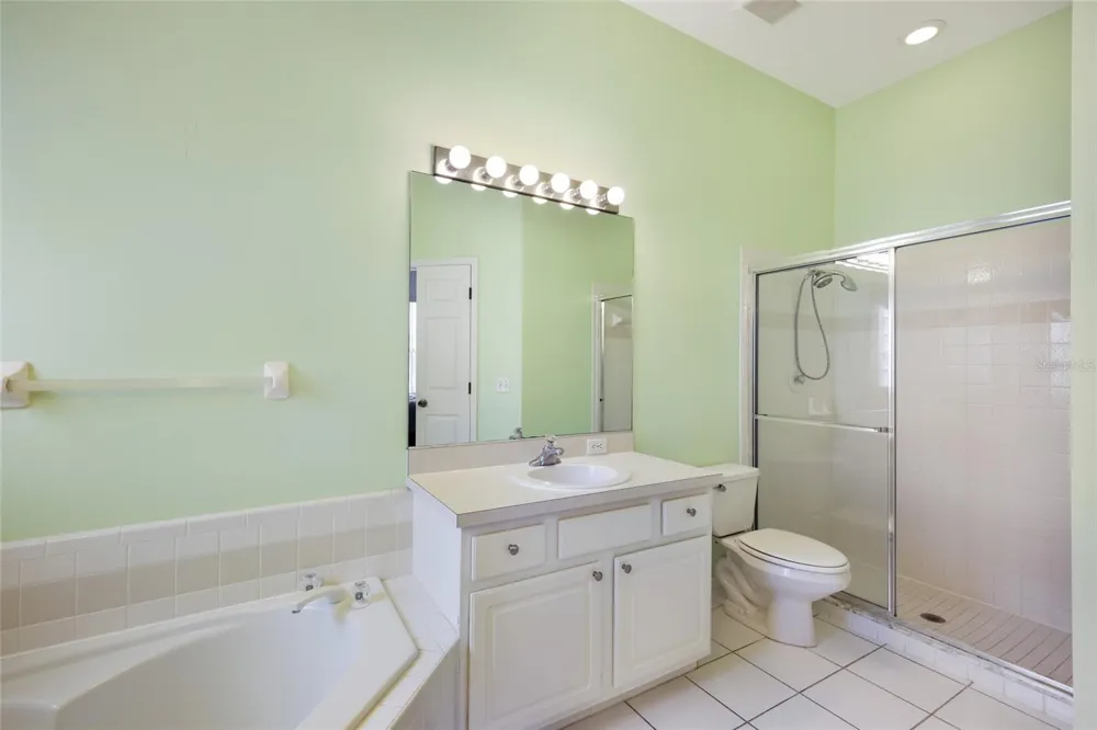 230 41ST STREET NE Bradenton, FL 34208