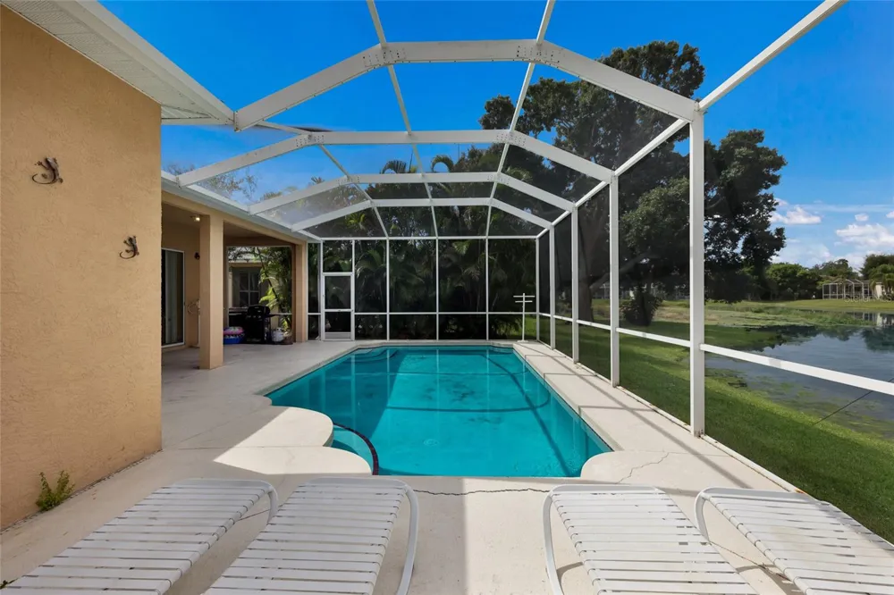 230 41ST STREET NE Bradenton, FL 34208