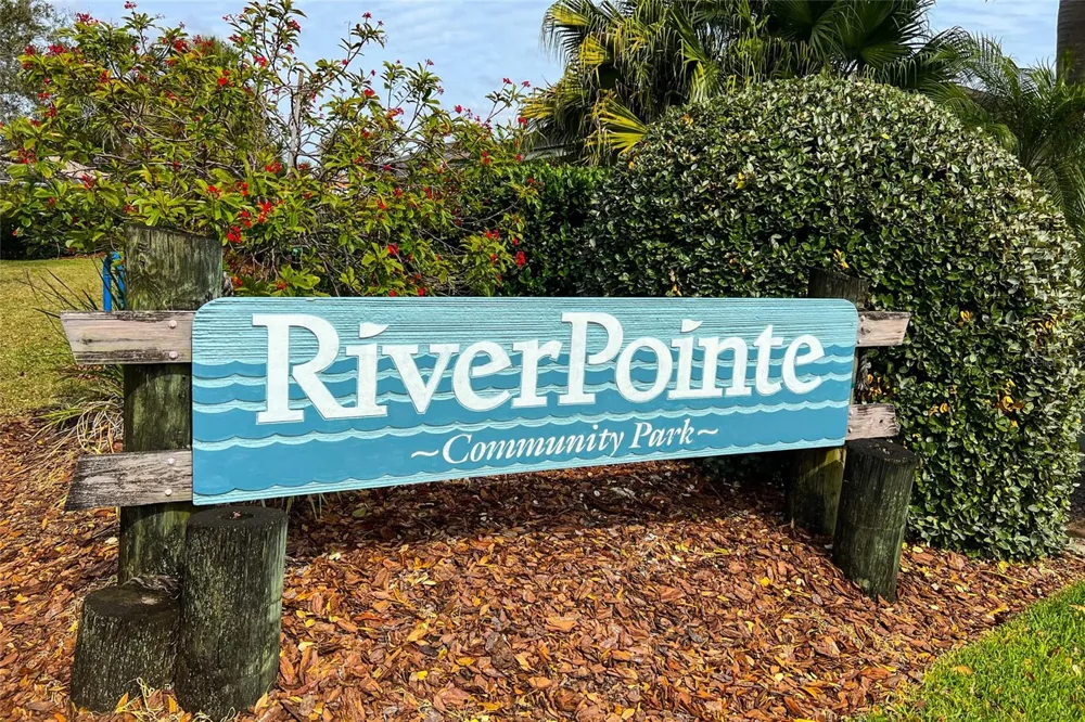 230 41ST STREET NE Bradenton, FL 34208