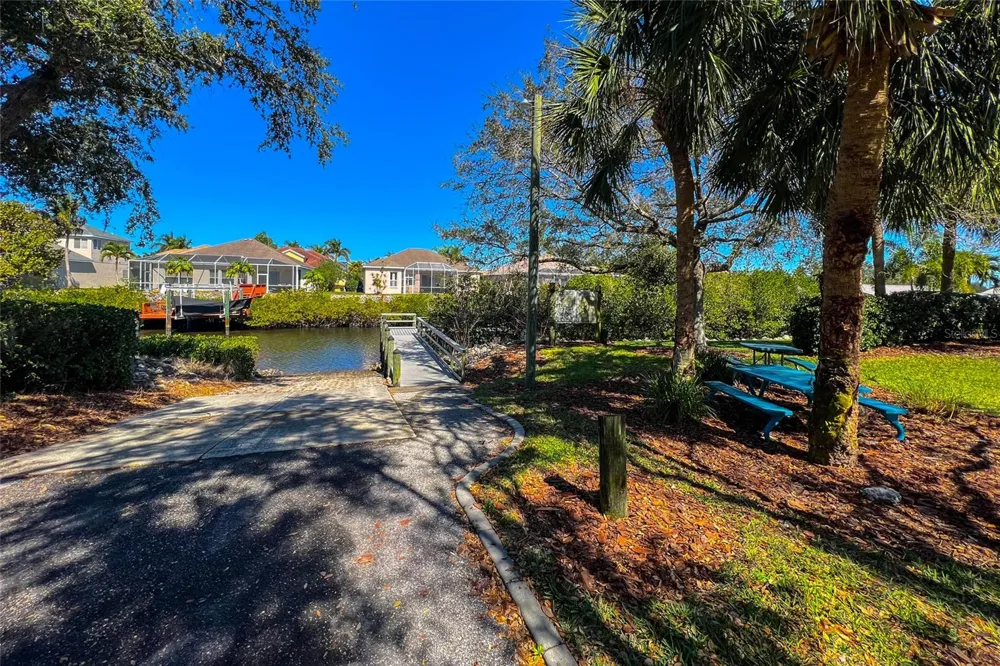 230 41ST STREET NE Bradenton, FL 34208