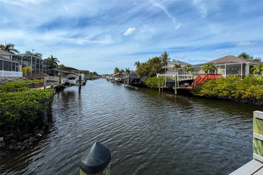 230 41ST STREET NE Bradenton, FL 34208