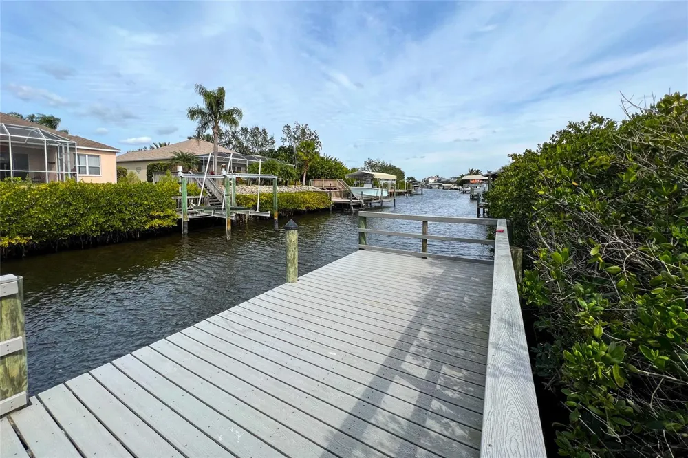 230 41ST STREET NE Bradenton, FL 34208