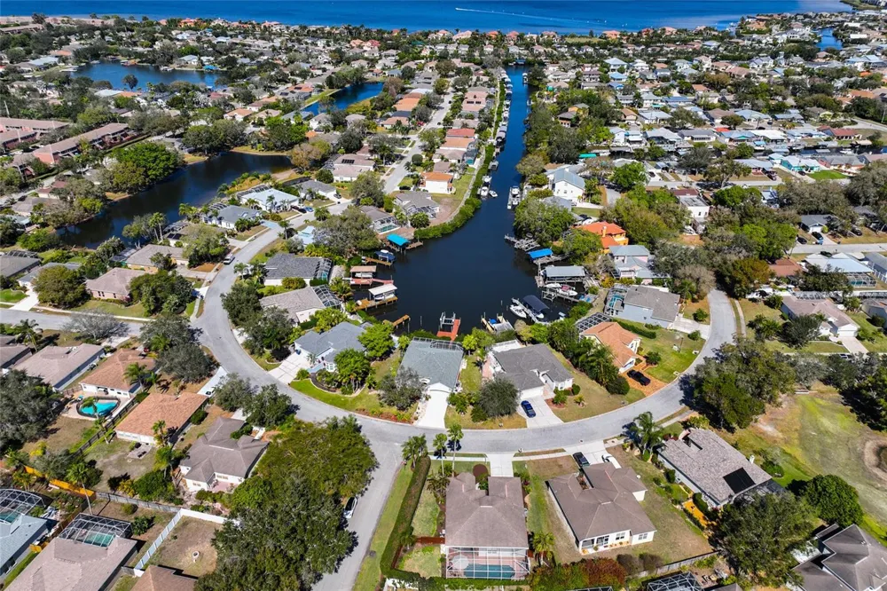 230 41ST STREET NE Bradenton, FL 34208