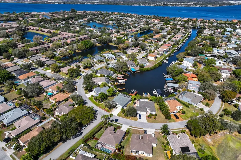 230 41ST STREET NE Bradenton, FL 34208