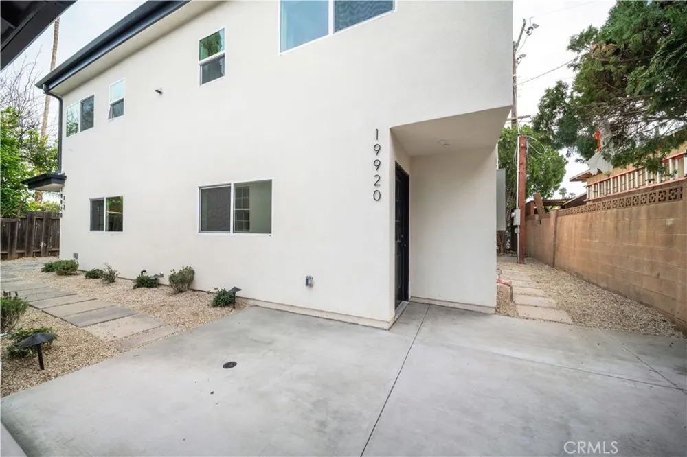 19920 Kittridge Street Winnetka, CA 91306