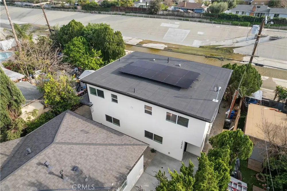 19920 Kittridge Street Winnetka, CA 91306