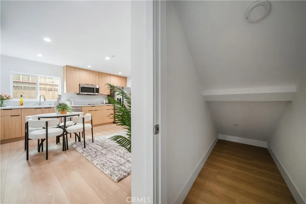 19920 Kittridge Street Winnetka, CA 91306